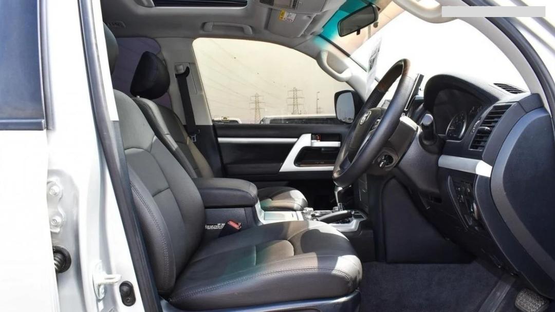 Toyota Land cruiser V8--2