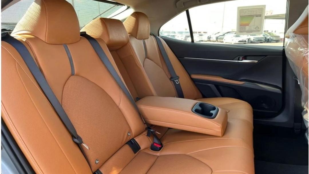 TOYOTA CAMRY--8
