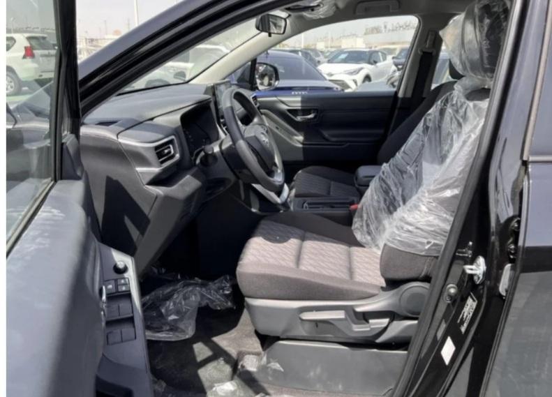 TOYOTA INNOVA 2l petrol , 7 seats--2