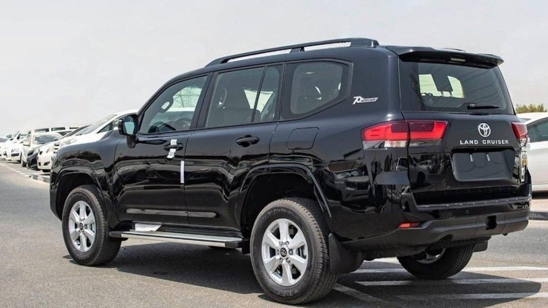 TOYOTA LAND CRUISER GXR, BRAAND NEW--1