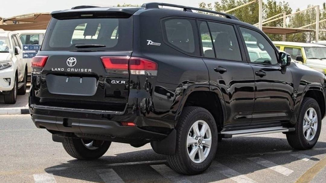 TOYOTA LAND CRUISER GXR, BRAAND NEW--2