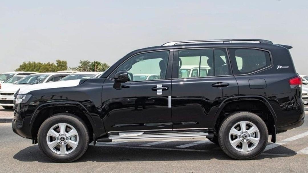 TOYOTA LAND CRUISER GXR, BRAAND NEW--3