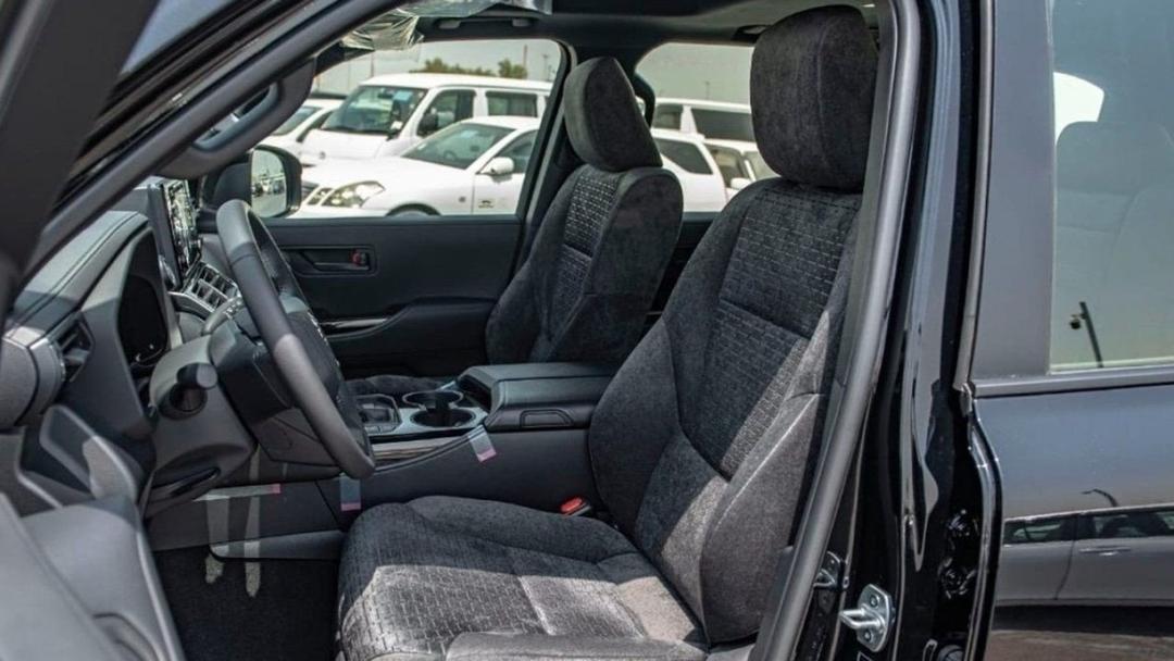 TOYOTA LAND CRUISER GXR, BRAAND NEW--6