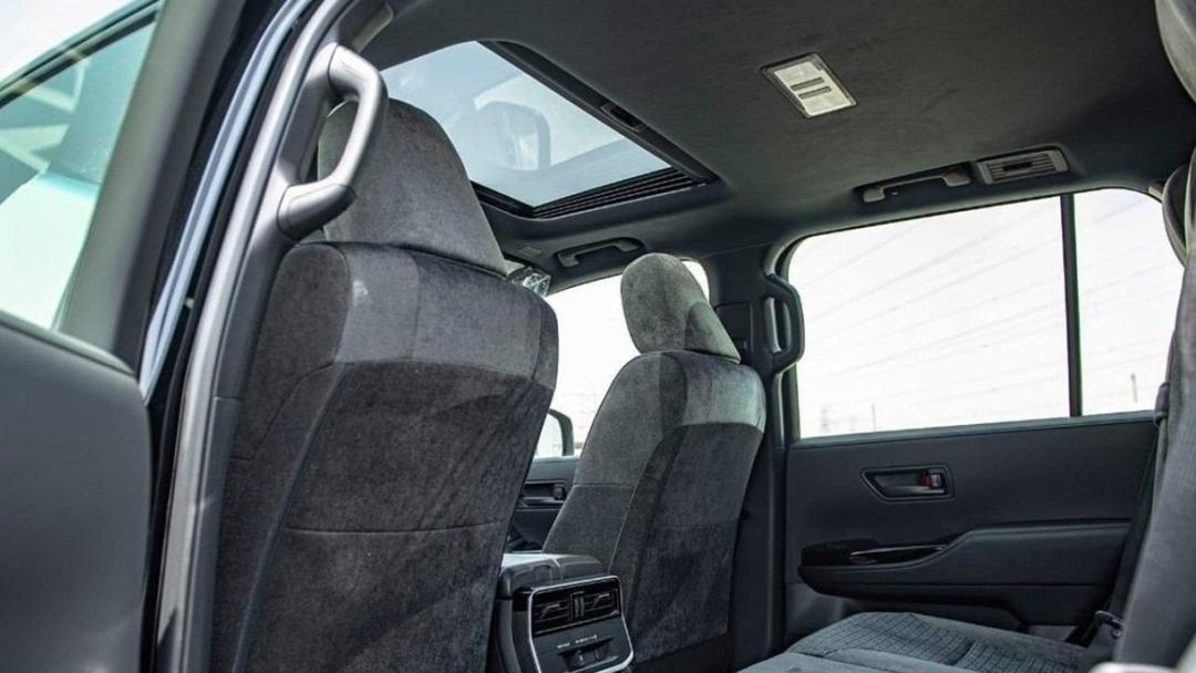 TOYOTA LAND CRUISER GXR, BRAAND NEW--7