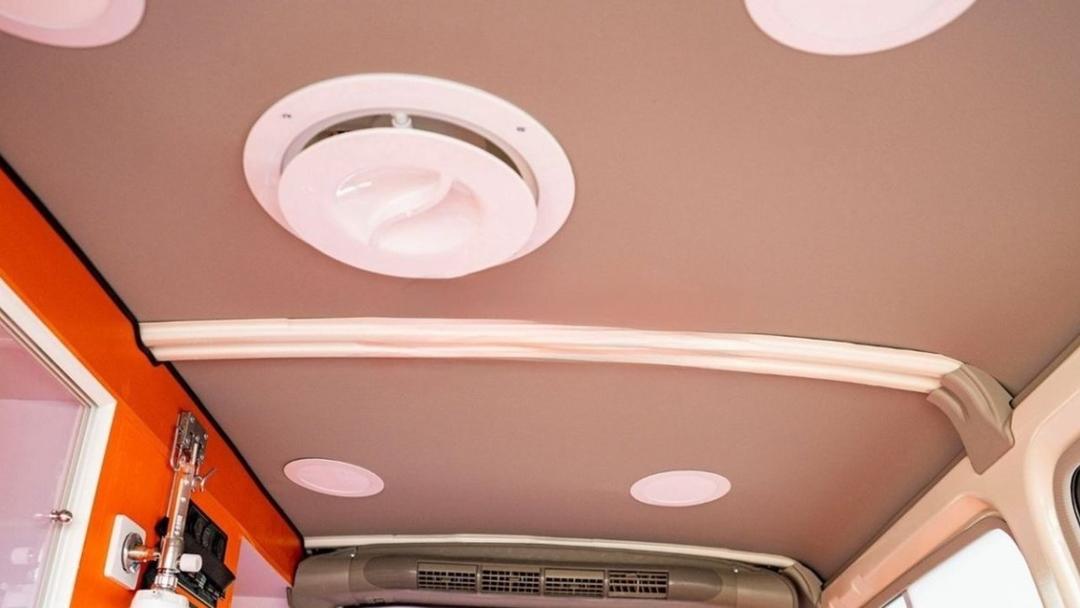 TOYOTA LAND CRUISER HARDTOP LC78 AMBULANCE, BRAND NEW--4