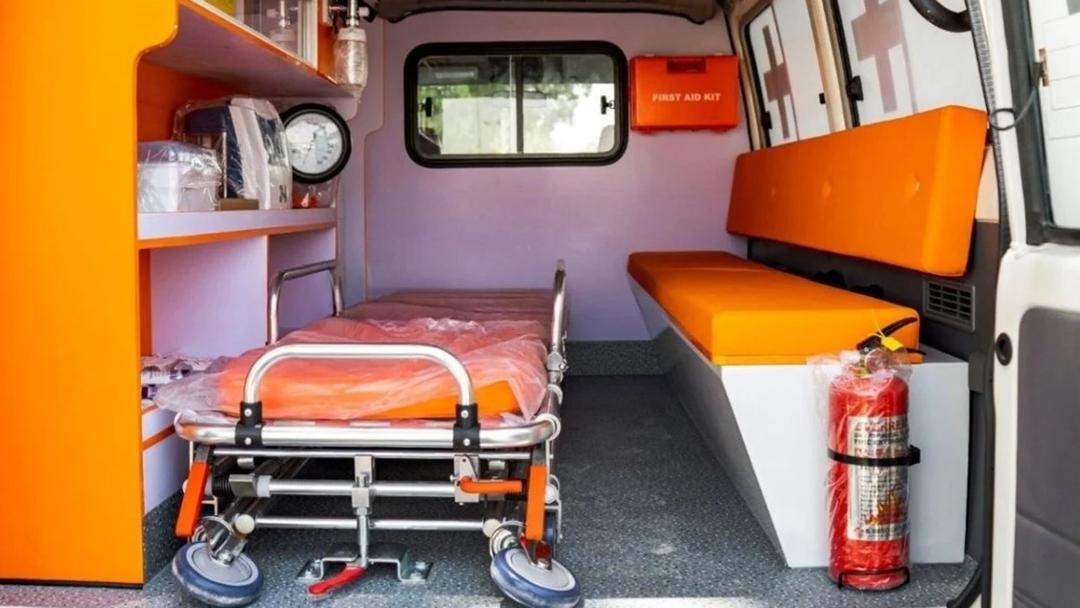 TOYOTA LAND CRUISER HARDTOP LC78 AMBULANCE, BRAND NEW--5