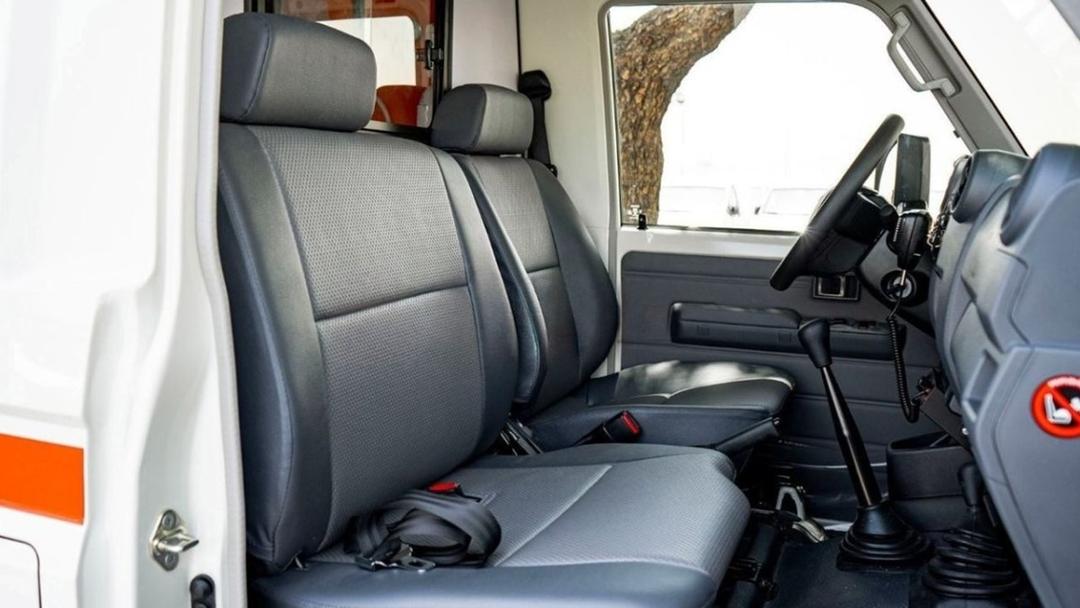 TOYOTA LAND CRUISER HARDTOP LC78 AMBULANCE, BRAND NEW--7