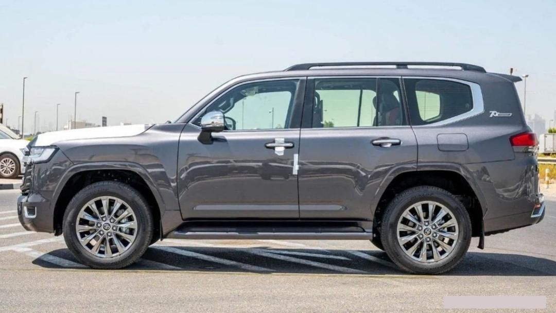 TOYOTA LAND CRUISER VXR LC 300, BRAND NEW--0