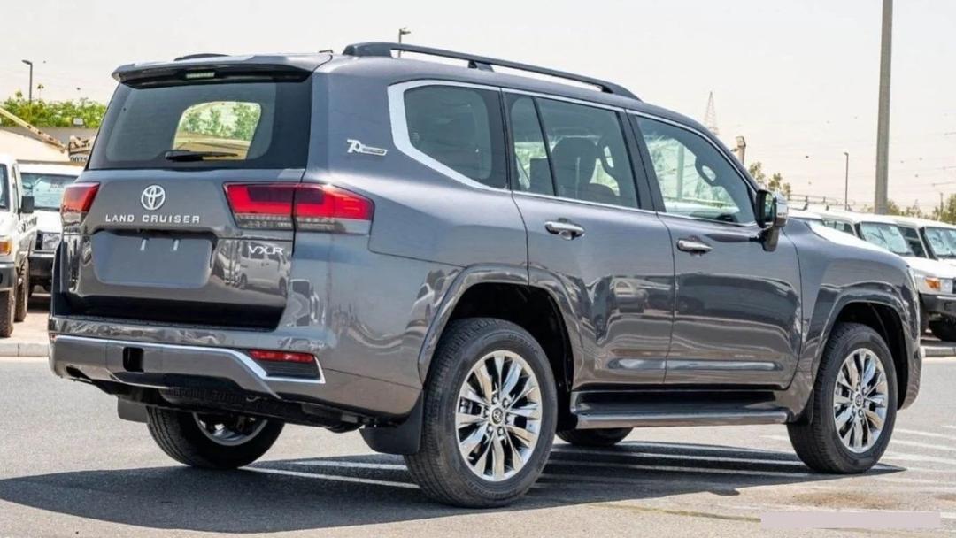 TOYOTA LAND CRUISER VXR LC 300, BRAND NEW--3