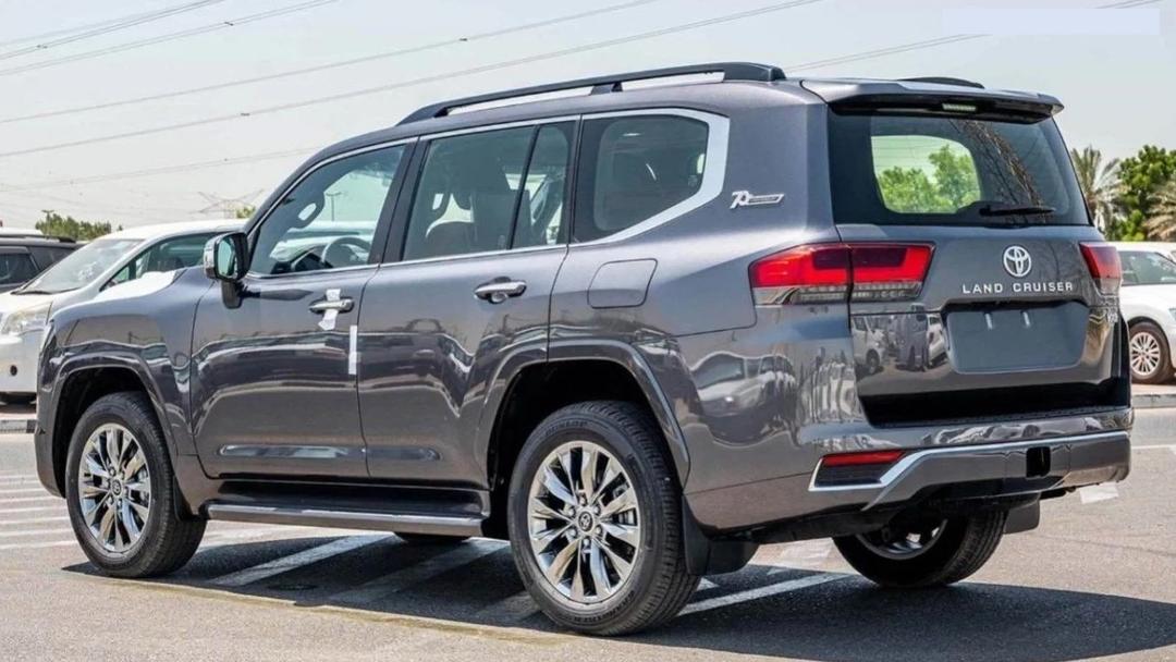TOYOTA LAND CRUISER VXR LC 300, BRAND NEW--4