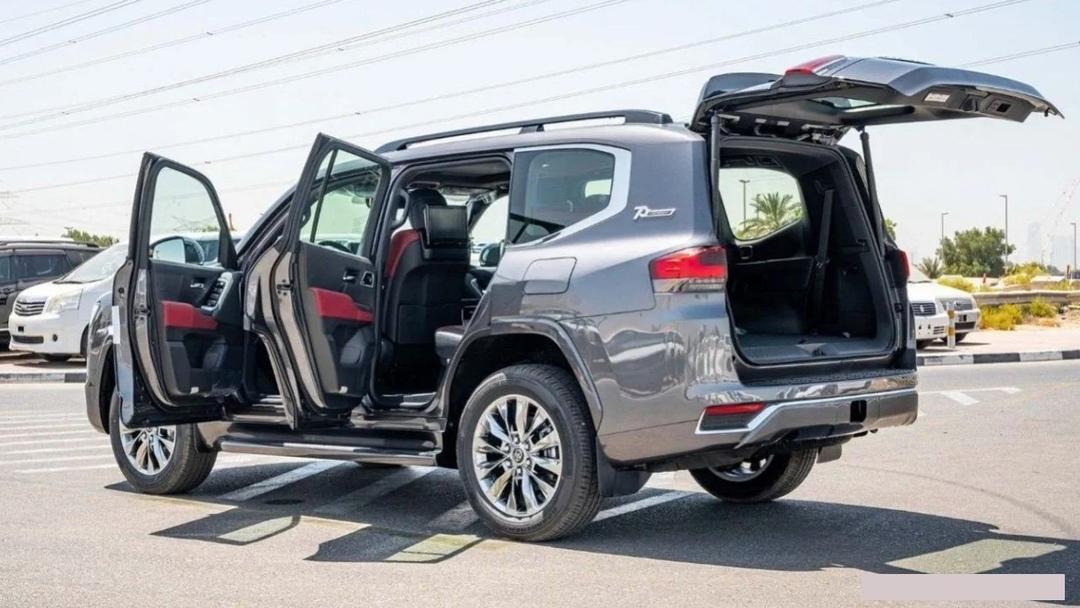 TOYOTA LAND CRUISER VXR LC 300, BRAND NEW--6