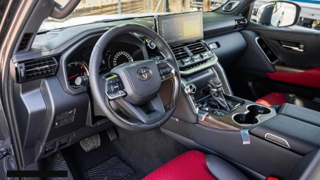 TOYOTA LAND CRUISER VXR LC 300, BRAND NEW--8